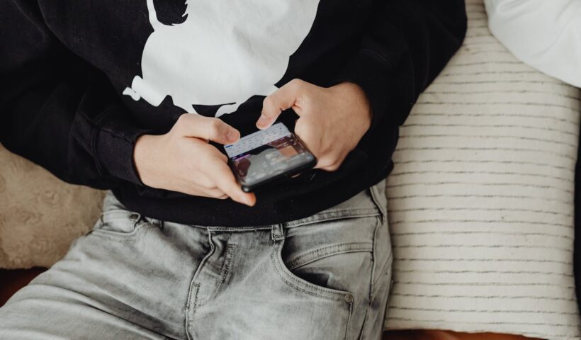 Magyar kutatás helyezte új megközelítésbe az okostelefon-függőség okait