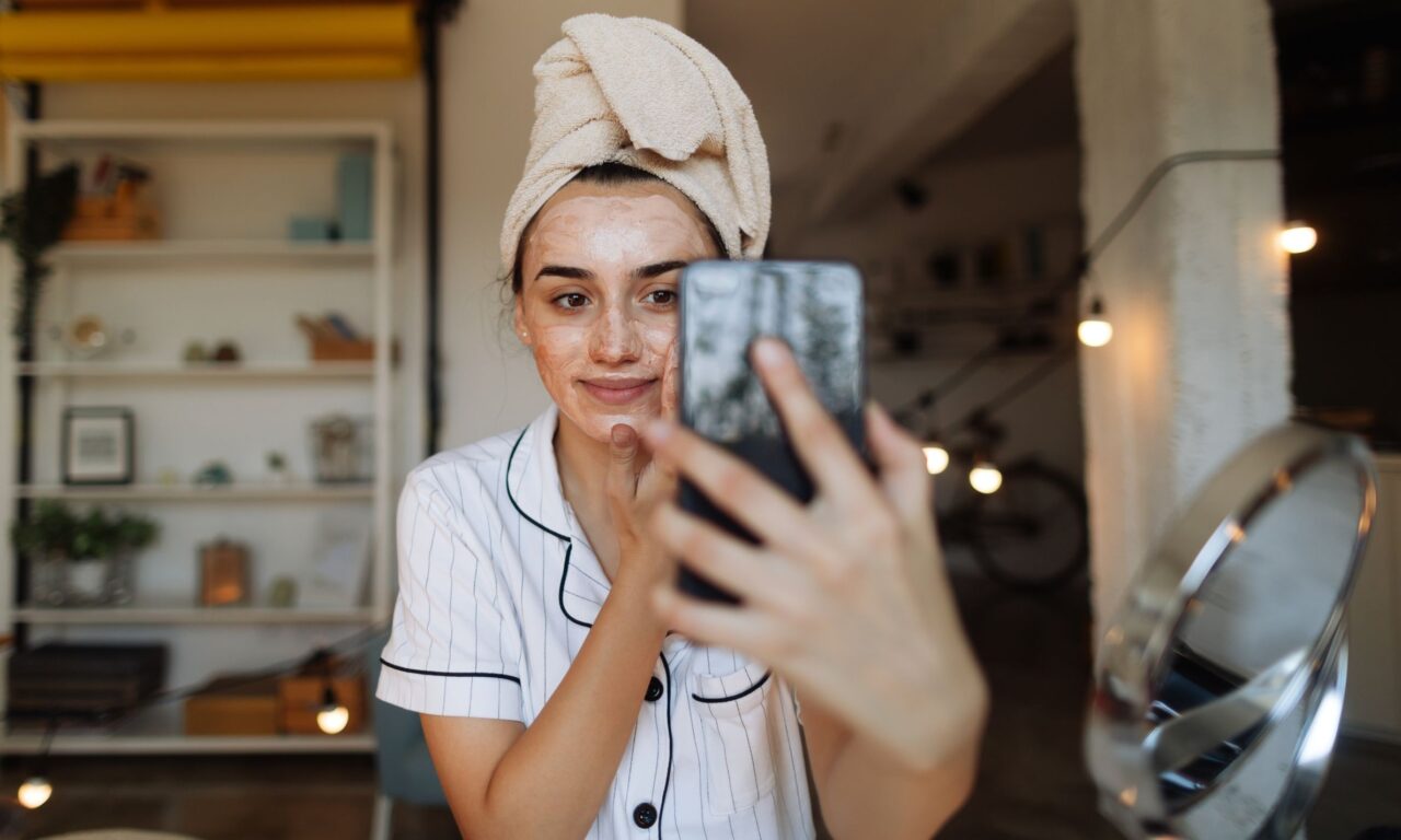 Kevesebb lépés, okosabb rutin – tanuljunk a Z-generáció skincare szokásaiból